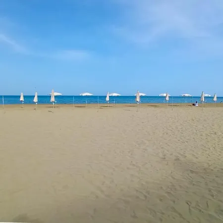 Luxury Private -sea View, Gym- 5 Min From Beach! - Private In Shared Accommodatie bij particulieren