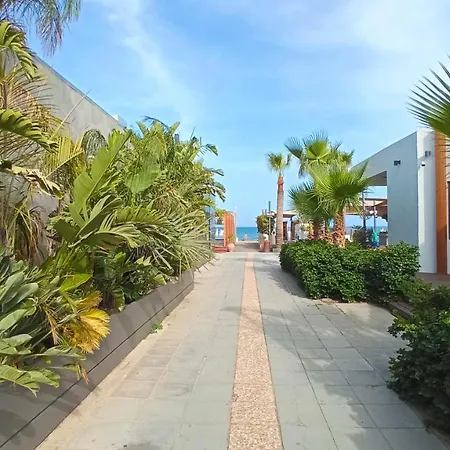 Accommodatie bij particulieren Luxury Private -sea View, Gym- 5 Min From Beach! - Private In Shared Larnaca