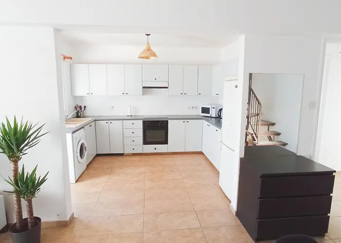 Rum i privatbostad Luxury Private -sea View, Gym- 5 Min From Beach! - Private In Shared Larnaca