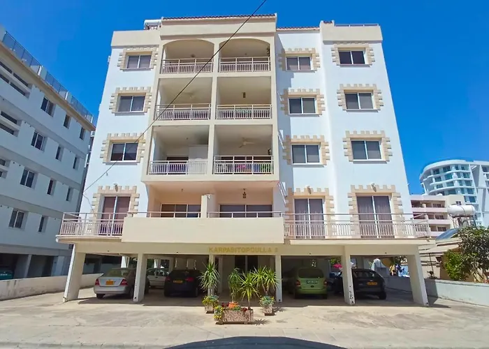 Luxury Private -sea View, Gym- 5 Min From Beach! - Private In Shared Rum i privatbostad Larnaca