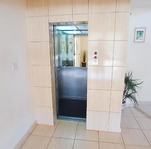 Luxury Private -sea View, Gym- 5 Min From Beach! - Private In Shared Rum i privatbostad *