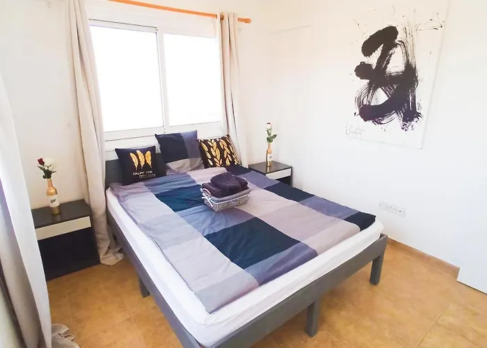 Luxury Private -sea View, Gym- 5 Min From Beach! - Private In Shared Rum i privatbostad Larnaca