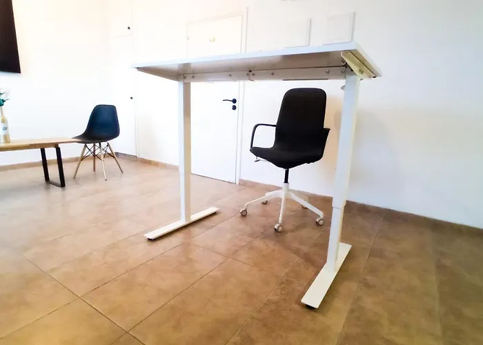 Luxury Private -sea View, Gym- 5 Min From Beach! - Private In Shared Larnaca