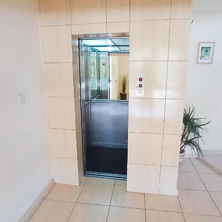 Luxury Private -sea View, Gym- 5 Min From Beach! - Private In Shared Privatunterkunft *