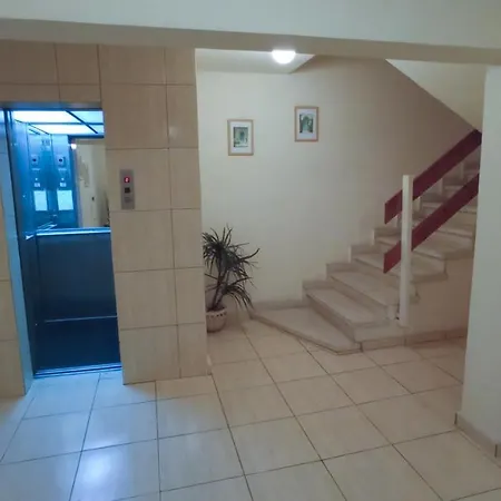 Luxury Private -sea View, Gym- 5 Min From Beach! - Private In Shared Larnaka